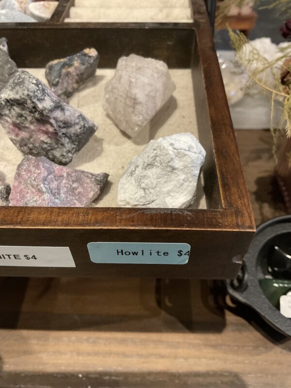 Howlite